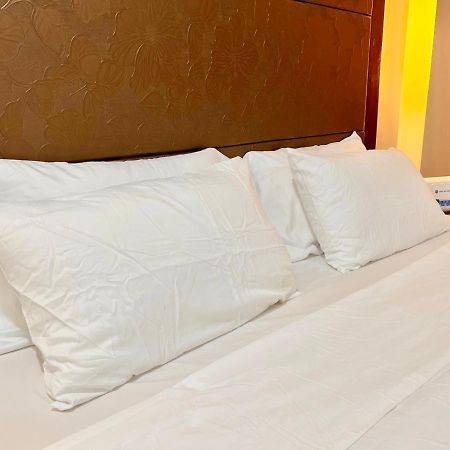 Newport Hotel Near Naia Manila Airport Terminal Пасай Экстерьер фото